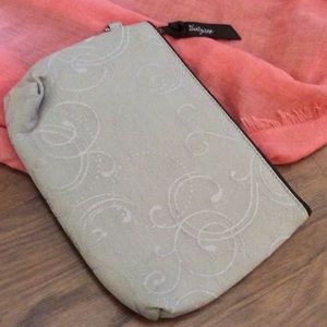 Tan Thirty One zippered pouch. NWOT